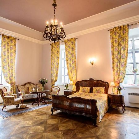 Chateau Hostacov Hotell Exteriör bild