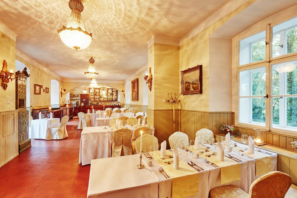 Chateau Hostacov Hotell Exteriör bild